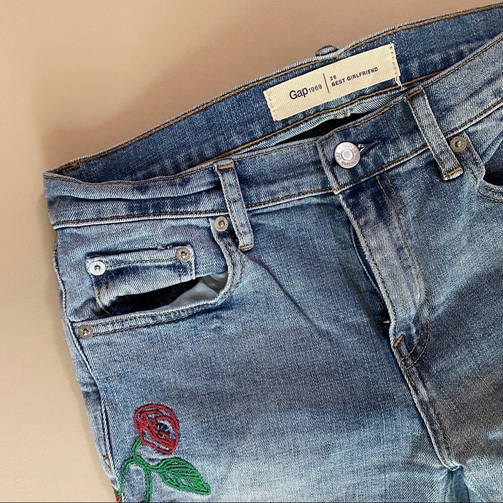 Gap jeans - distressed/embroidered, sz. 26